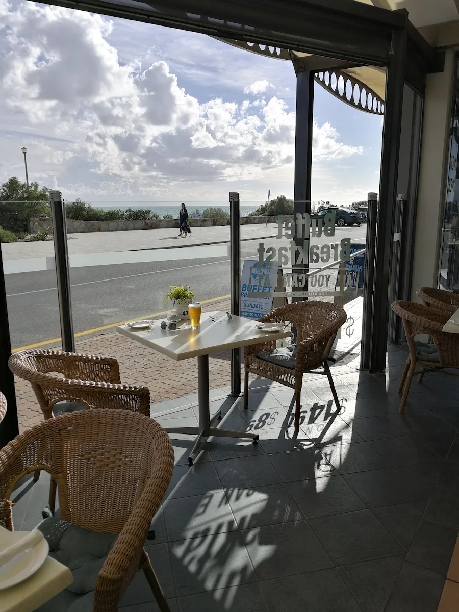Vibe, Henley Beach Hotel