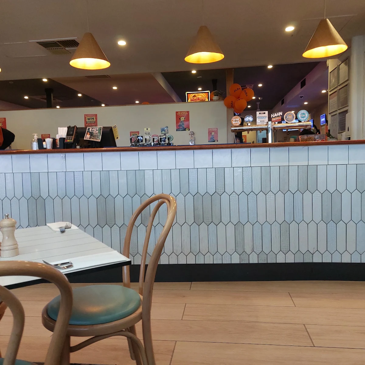 Vibe, Henley Beach Hotel