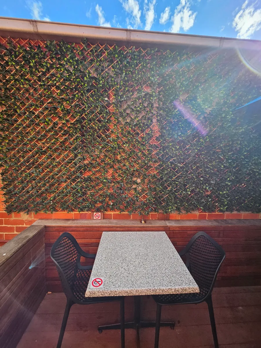 Vibe, Cafe Sana