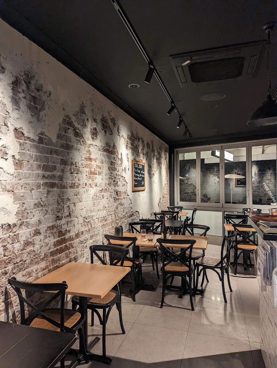 Vibe, Donny's Pizza Abbotsford