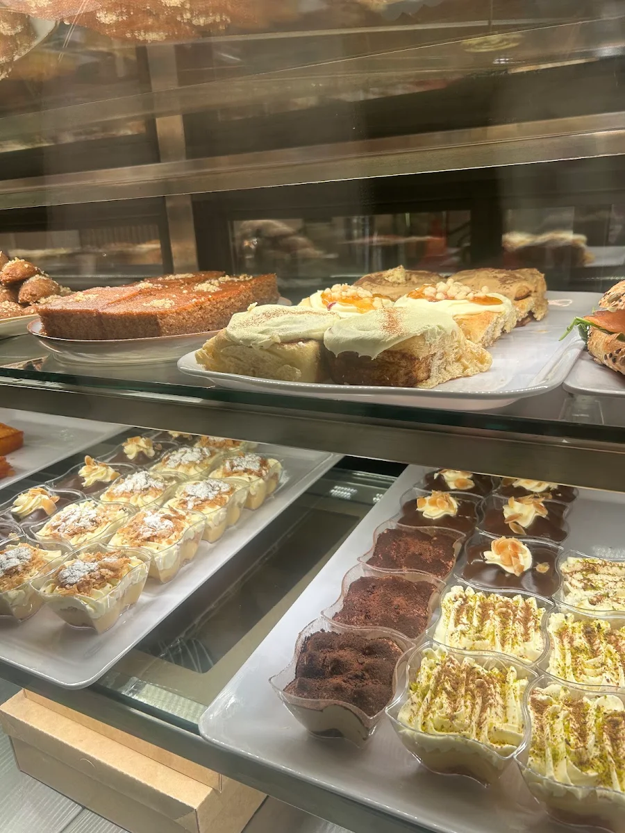 Vibe, Filo cafe & restaurant