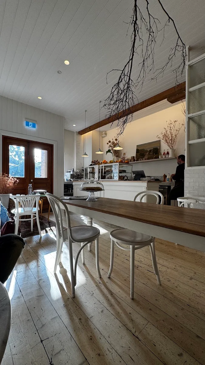 Vibe, Jour Cafe & Store