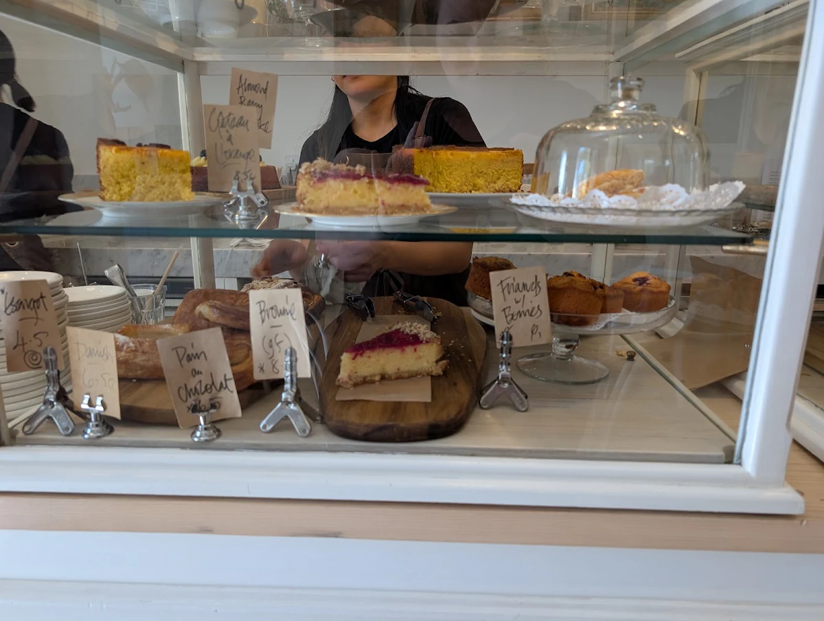 Vibe, Jour Cafe & Store