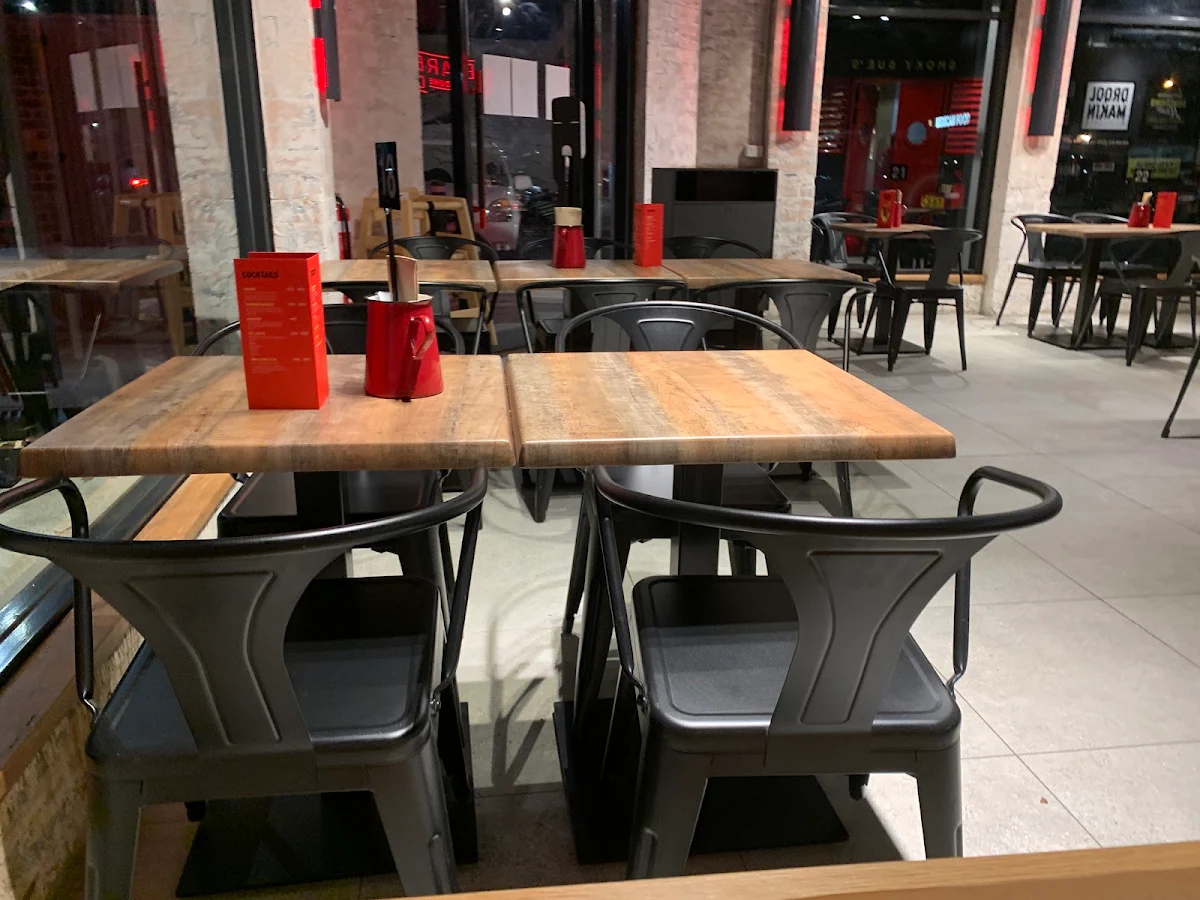 Vibe, Smoky Sue's Barbecue Penrith