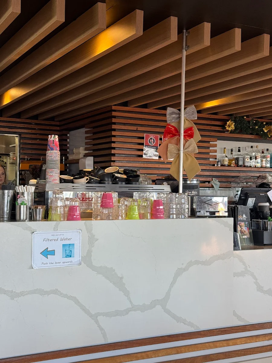Vibe, Cafe On the Bay