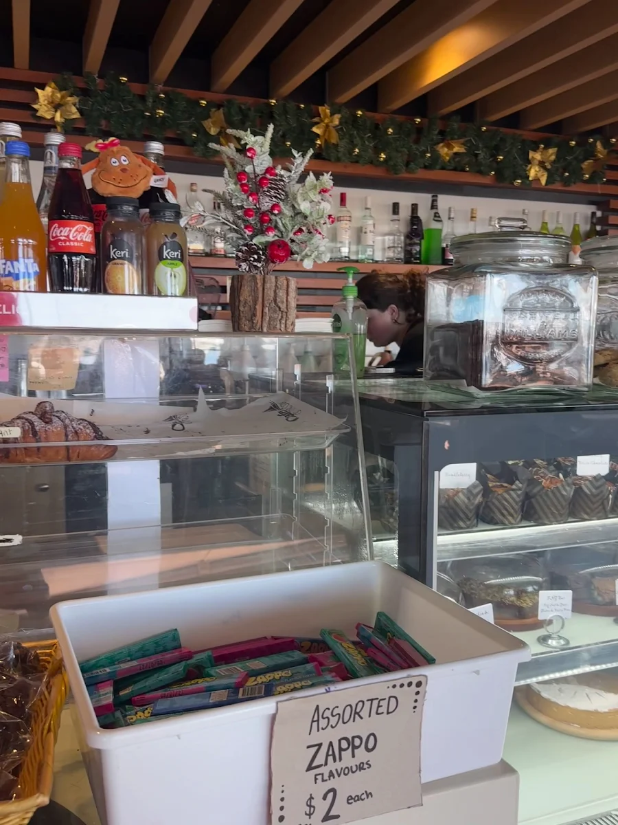 Vibe, Cafe On the Bay