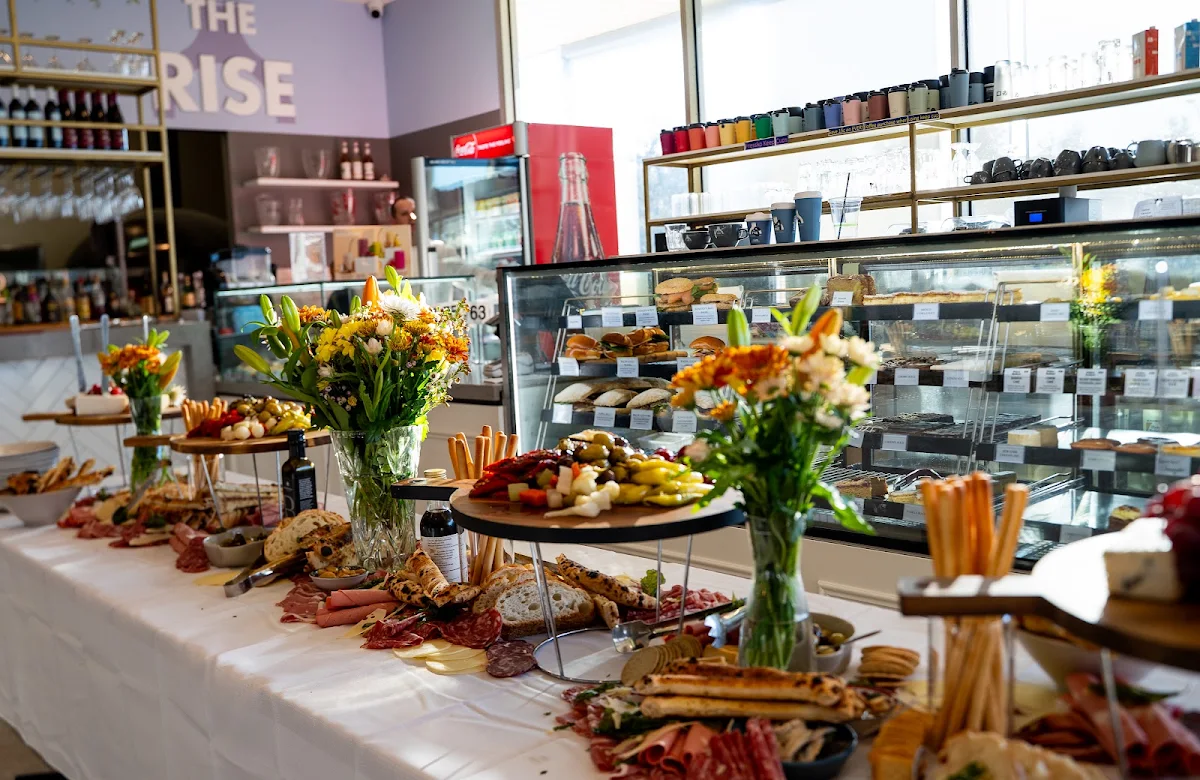 Vibe, The Rise Pizzeria Cafe