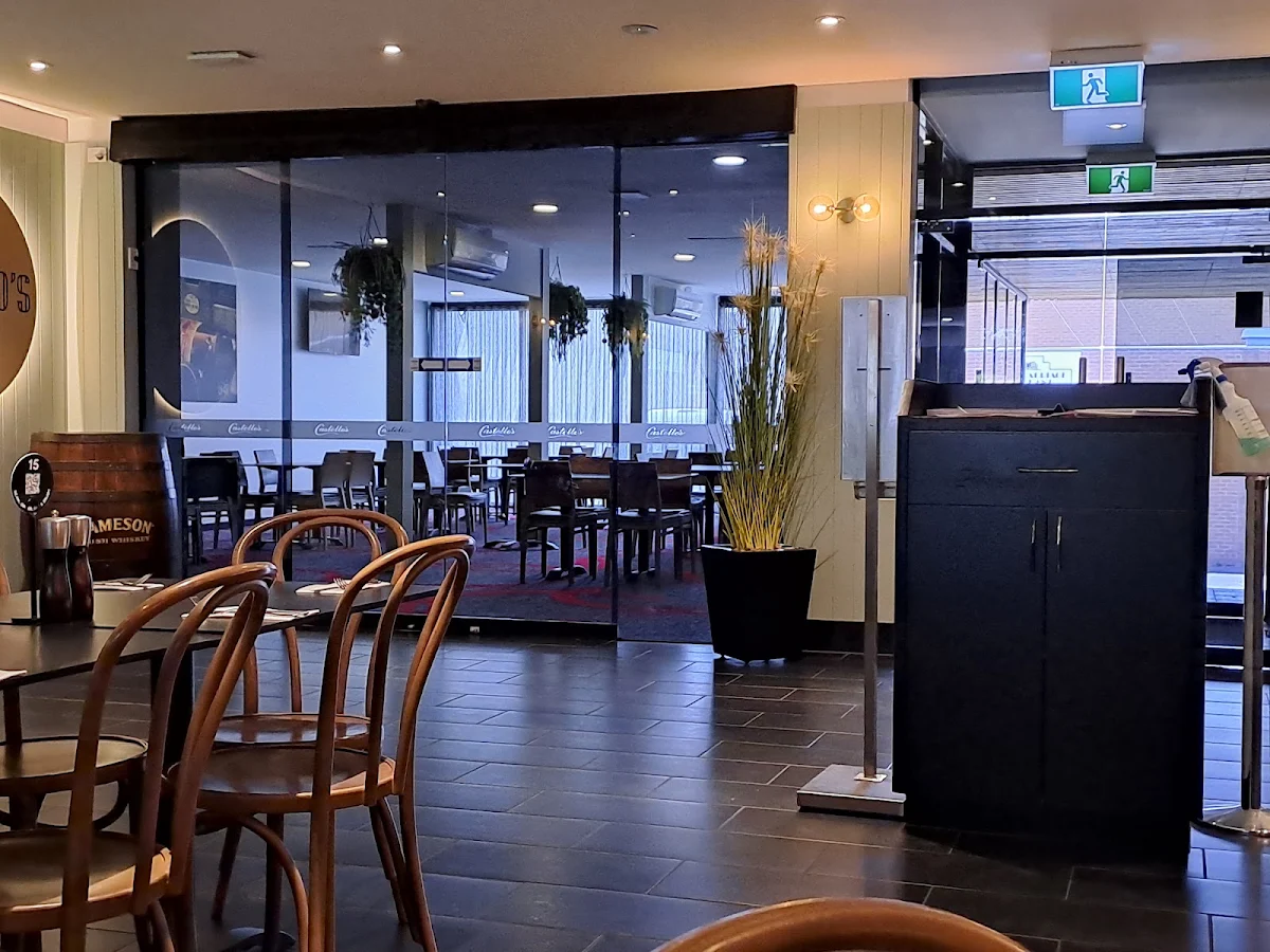 Vibe, Castellos Foresters Arms Hotel