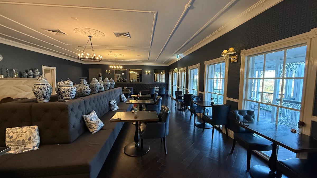 Vibe, Locavore Restaurant