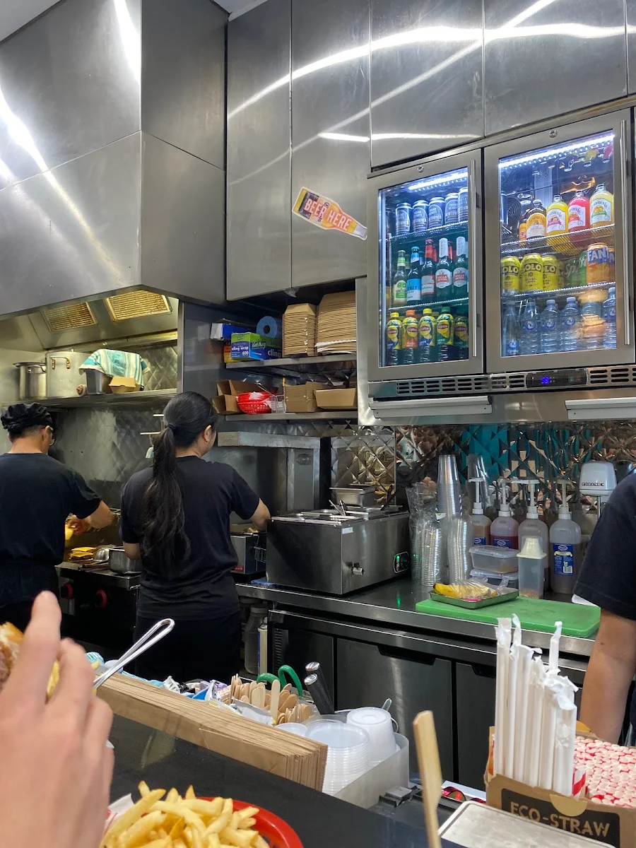 Vibe, Batch Burgers