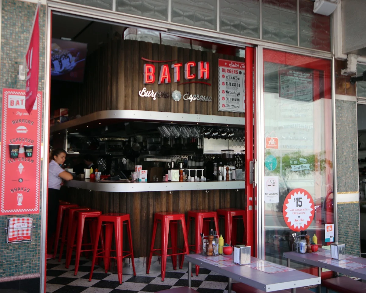 Vibe, Batch Burgers