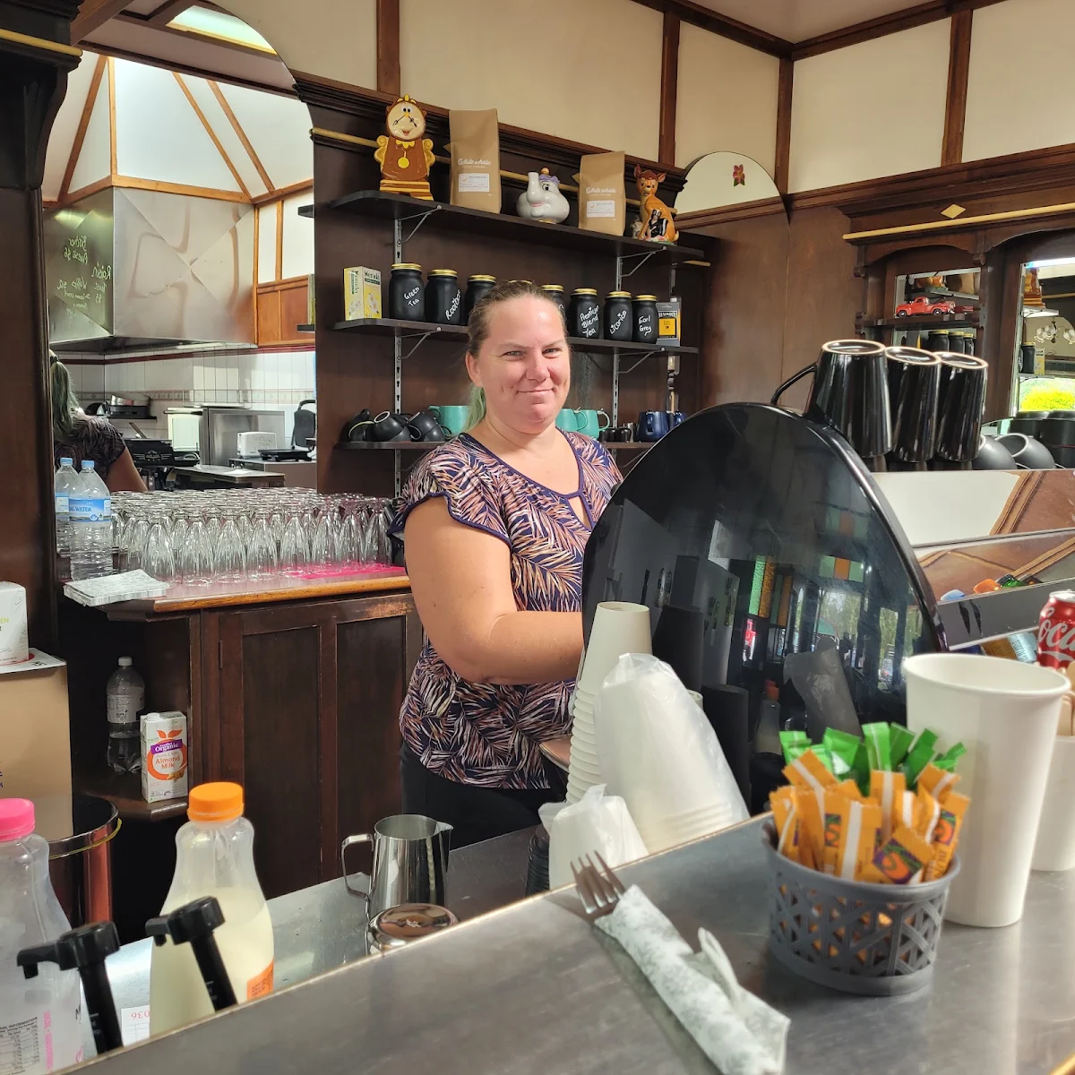 Vibe, Popular Cafe OPEN