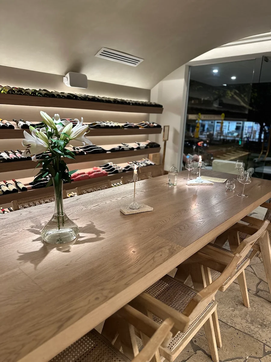 Vibe, Atelier Wine Bar