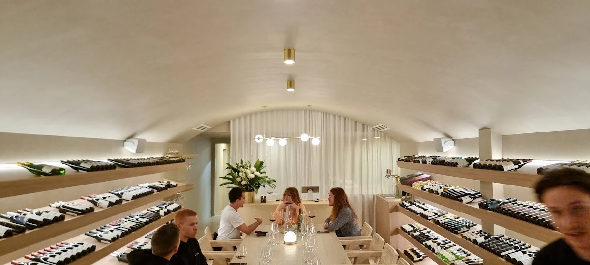 Vibe, Atelier Wine Bar