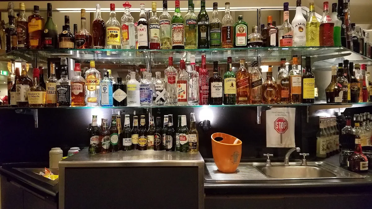 Vibe, Encore Bar & Lounge