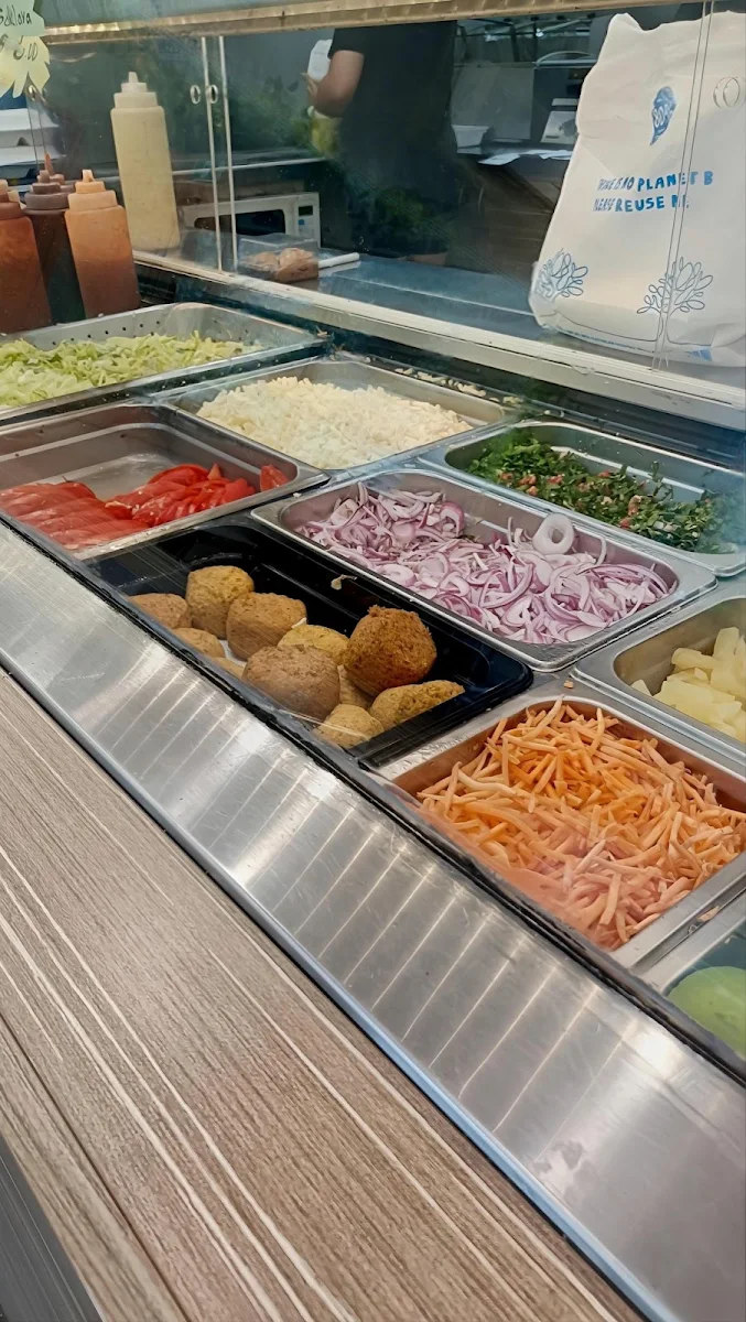 Vibe, Naz Grill