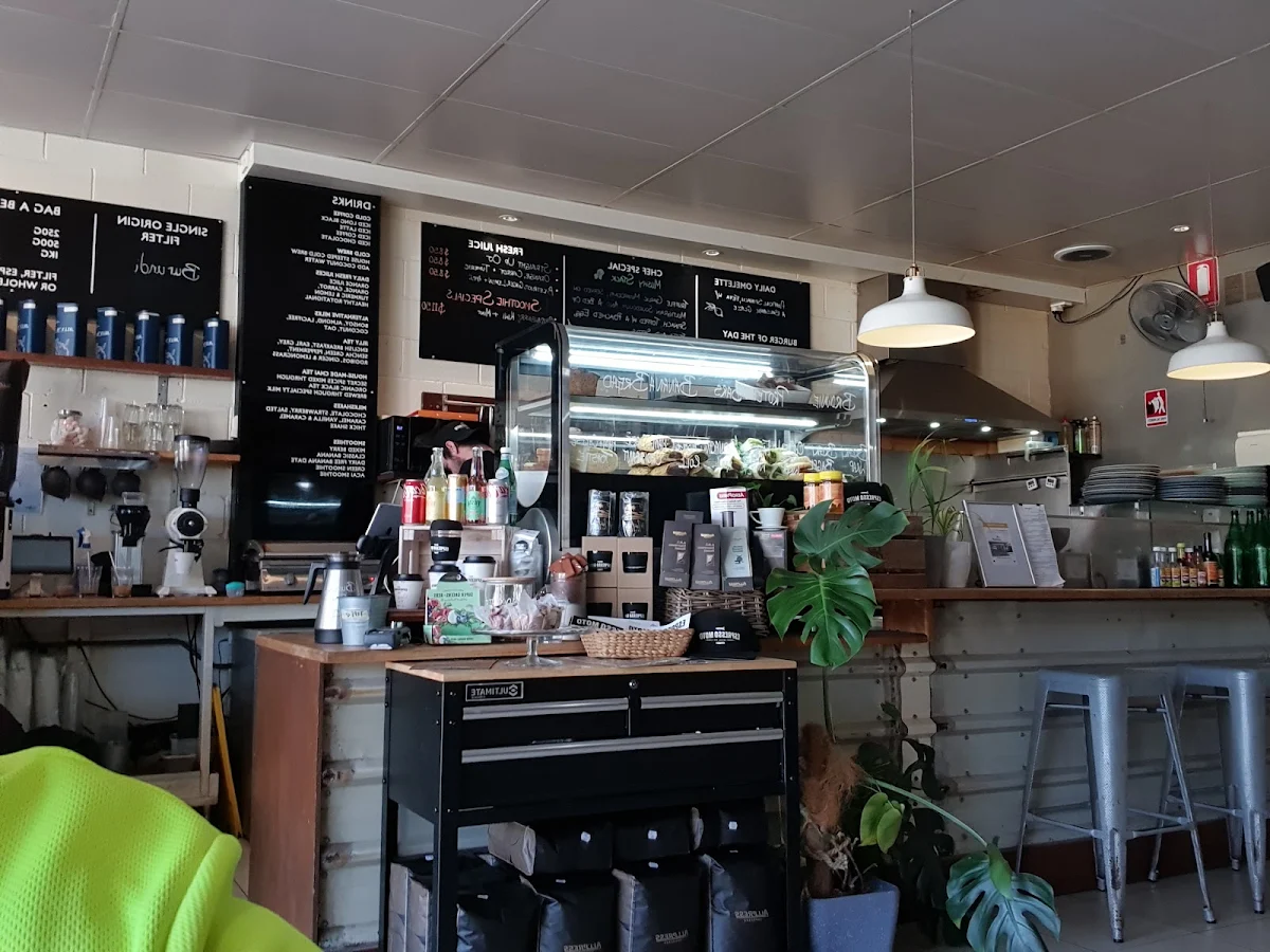 Vibe, Kitchen8 Cafe