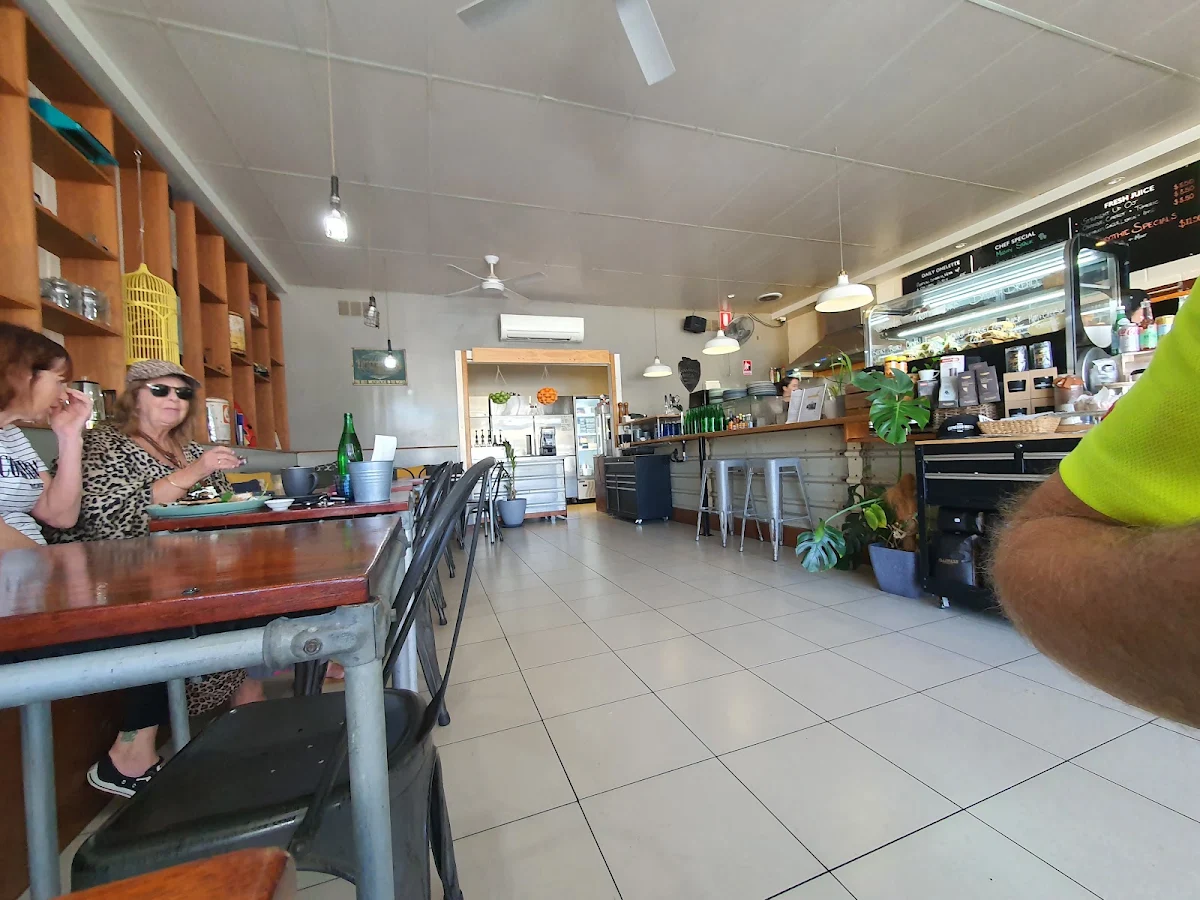 Vibe, Kitchen8 Cafe