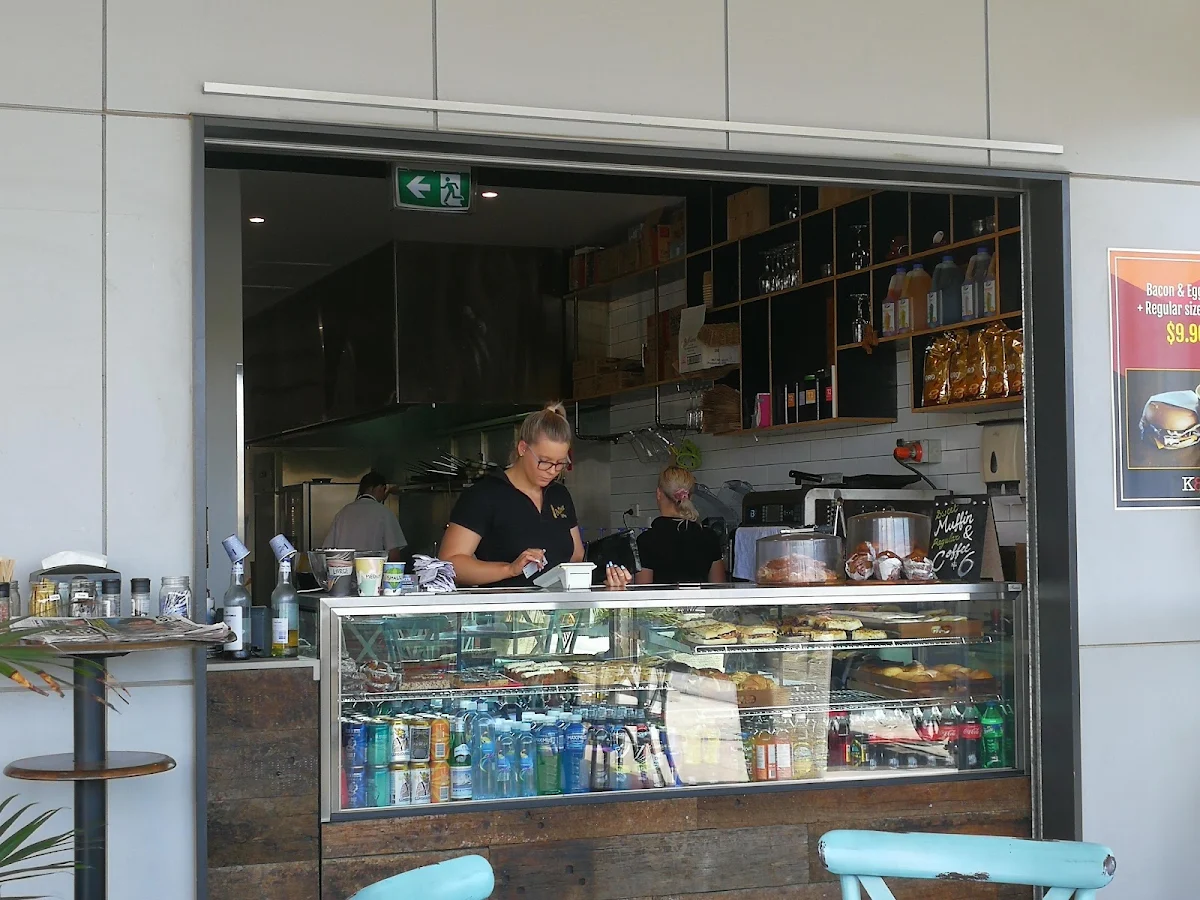 Vibe, Kitchen8 Cafe