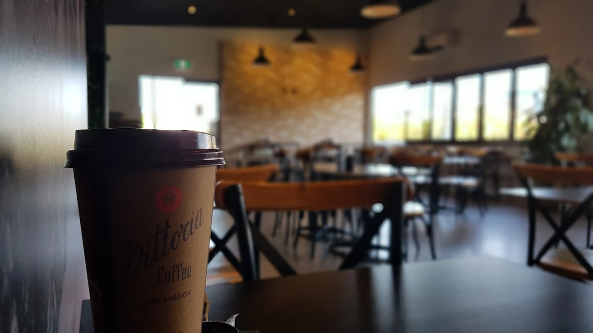 Vibe, Kitchen8 Cafe