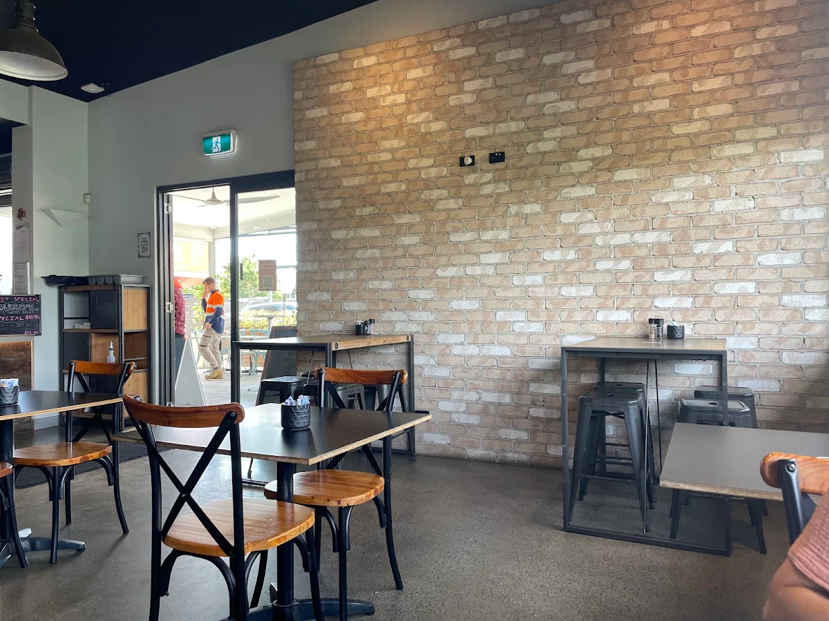 Vibe, Kitchen8 Cafe