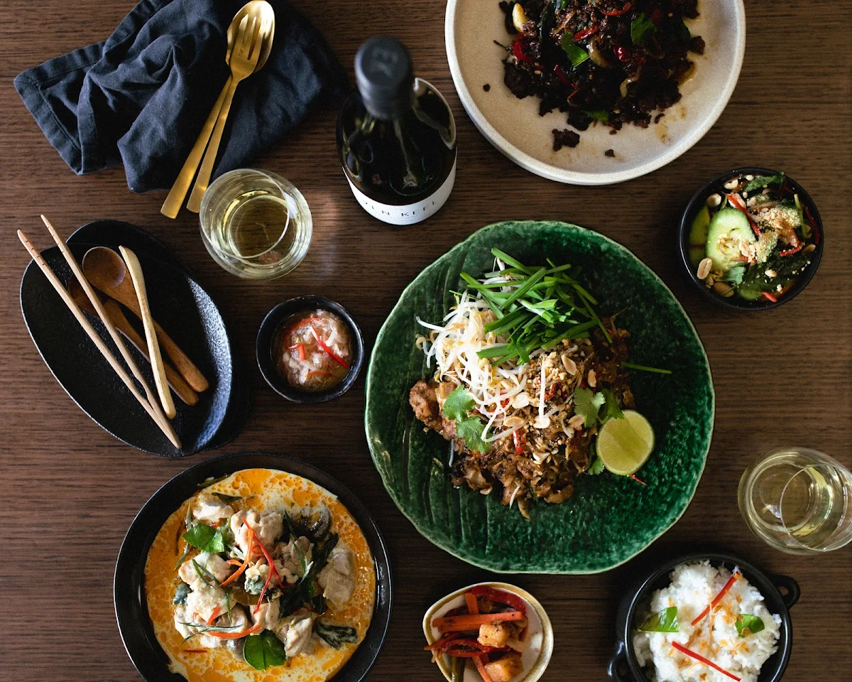 Food & drink, Many Little Bar & Dining