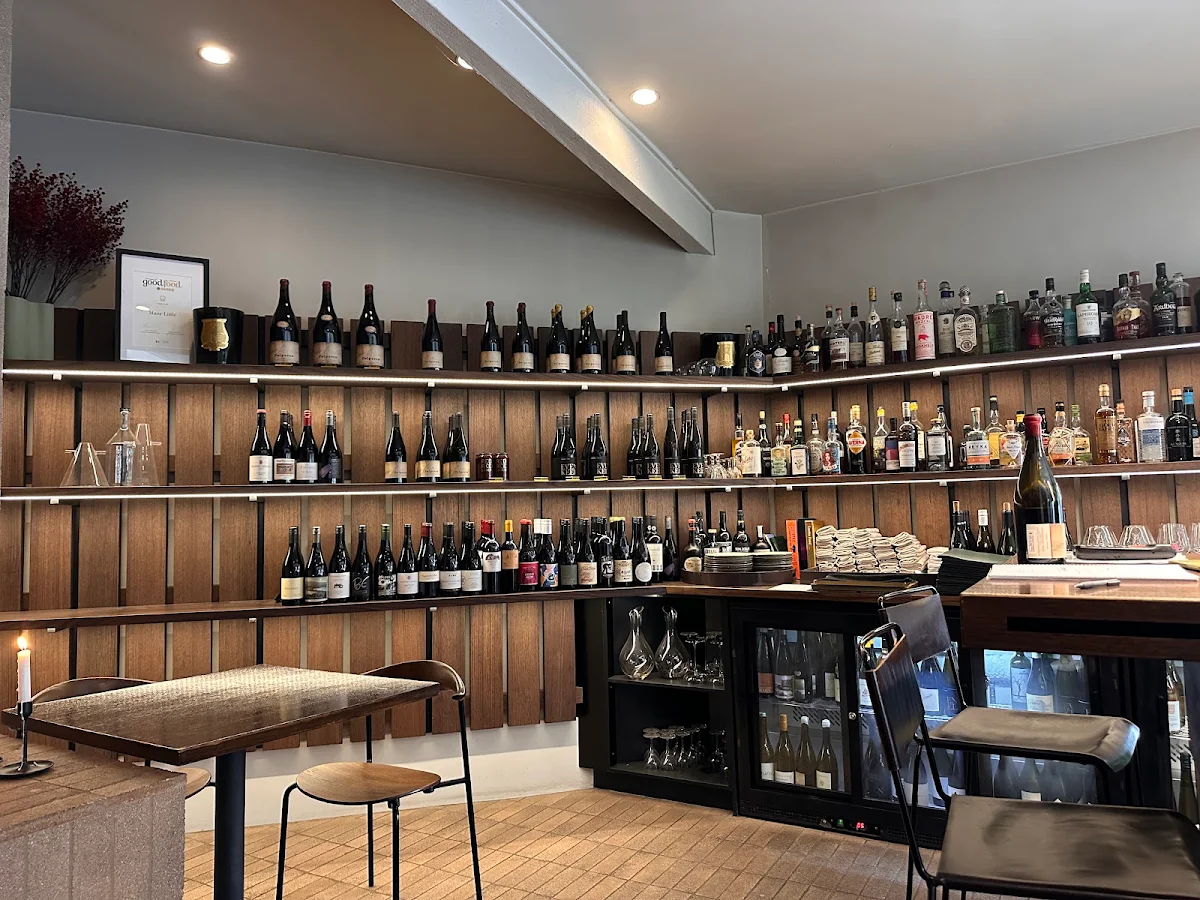 Vibe, Many Little Bar & Dining