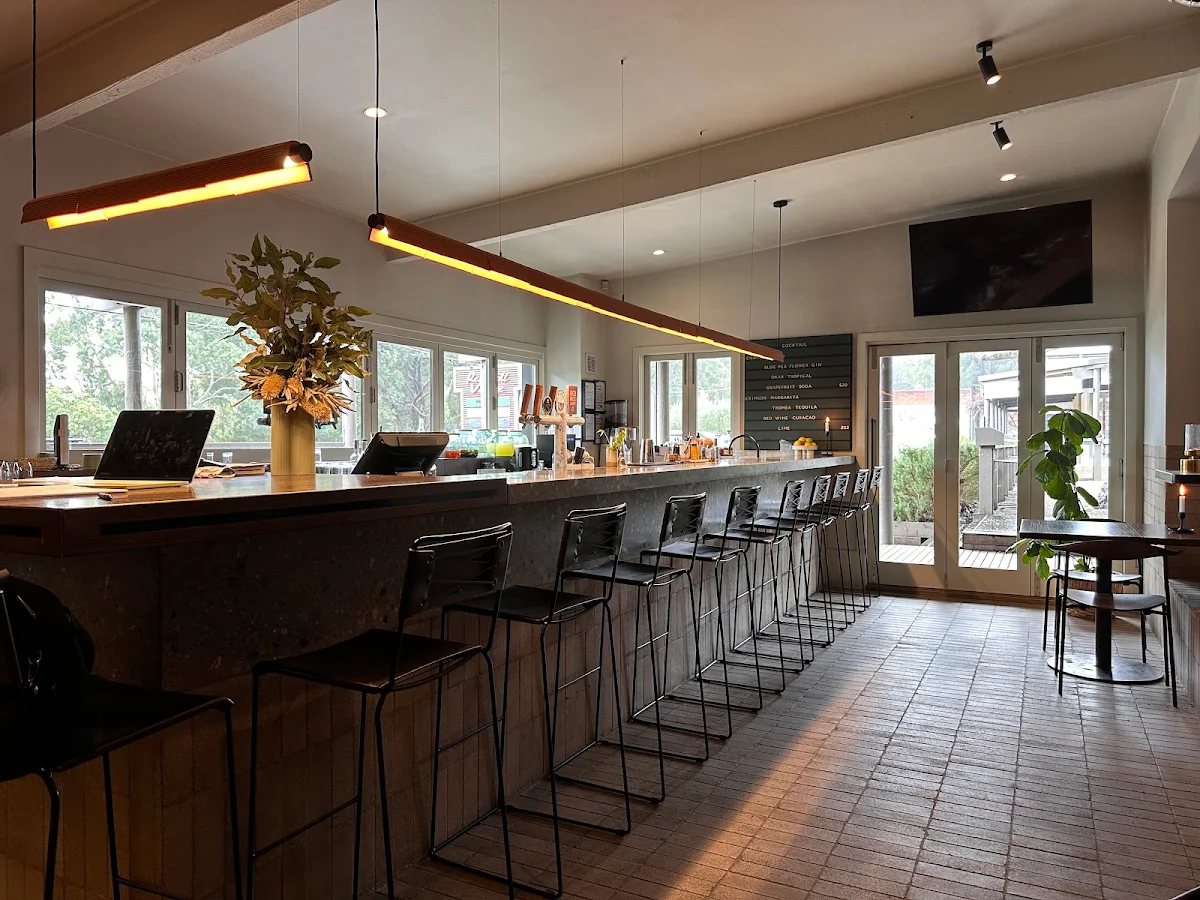 Vibe, Many Little Bar & Dining
