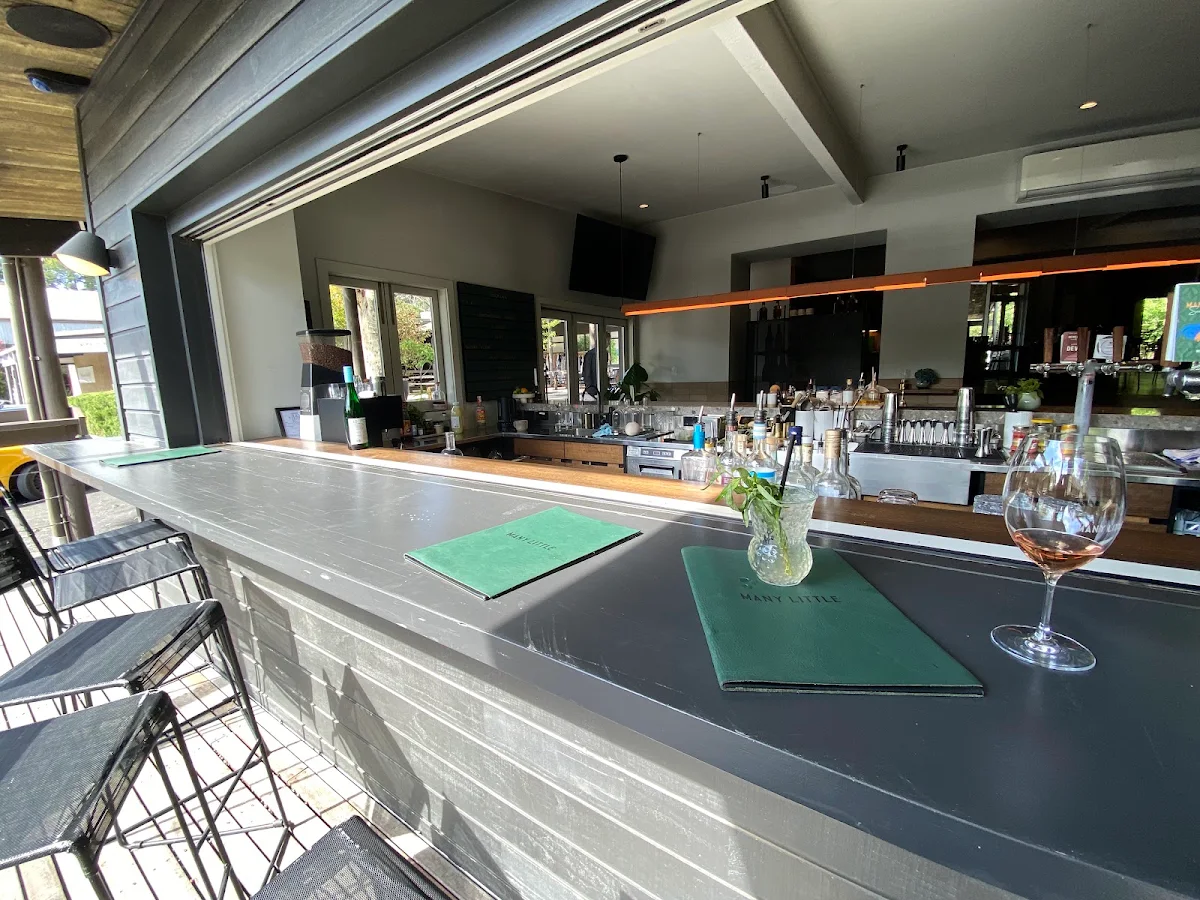 Vibe, Many Little Bar & Dining