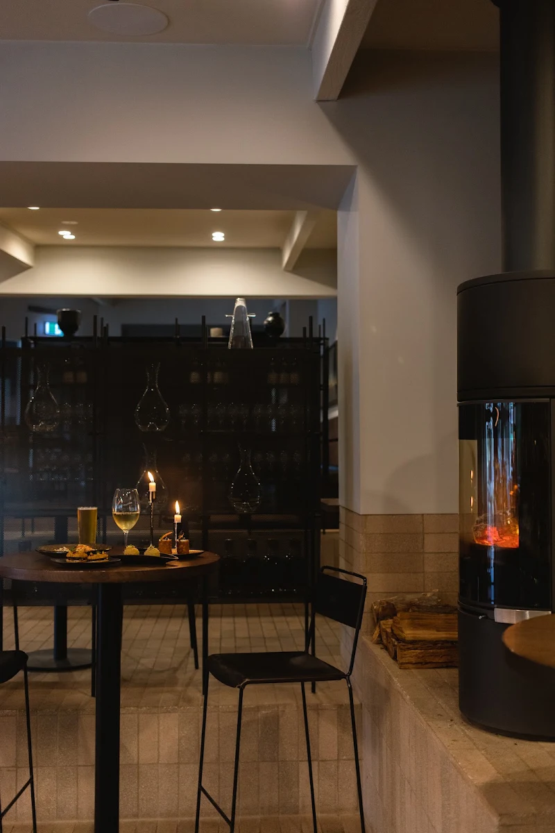 Vibe, Many Little Bar & Dining