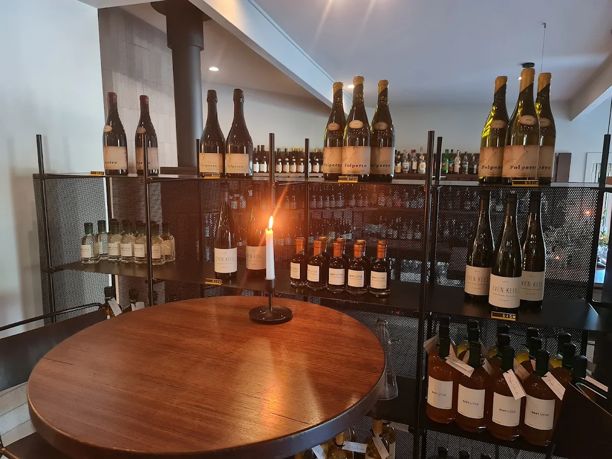 Vibe, Many Little Bar & Dining