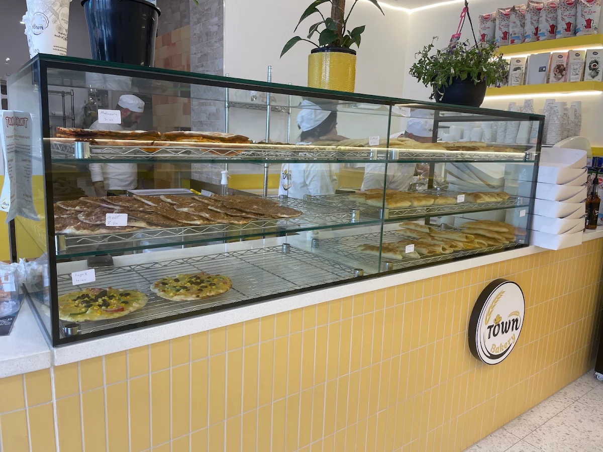 Vibe, TOWN BAKERY