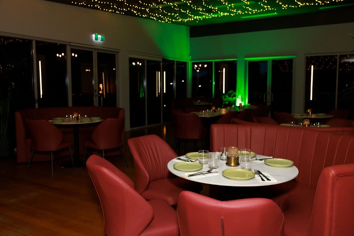 Vibe, Dacha Bar & Grill