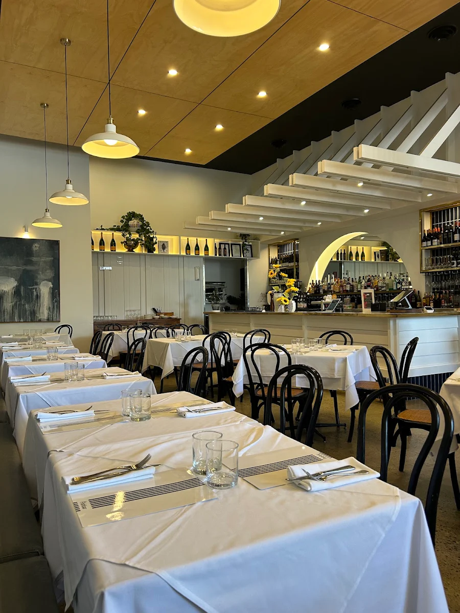 Vibe, Omeros Fish Bar