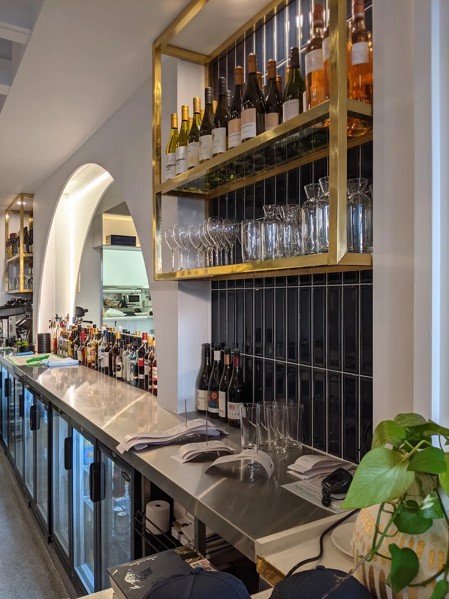 Vibe, Omeros Fish Bar