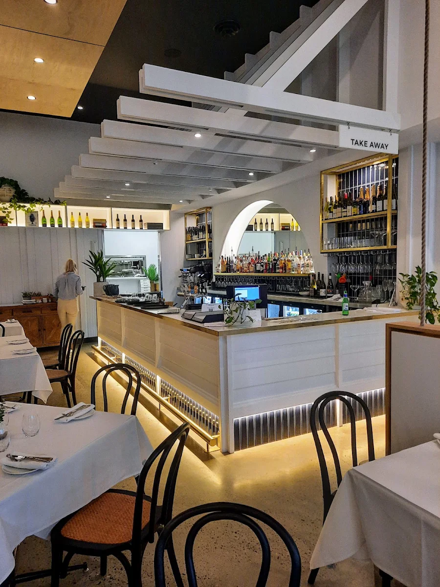 Vibe, Omeros Fish Bar