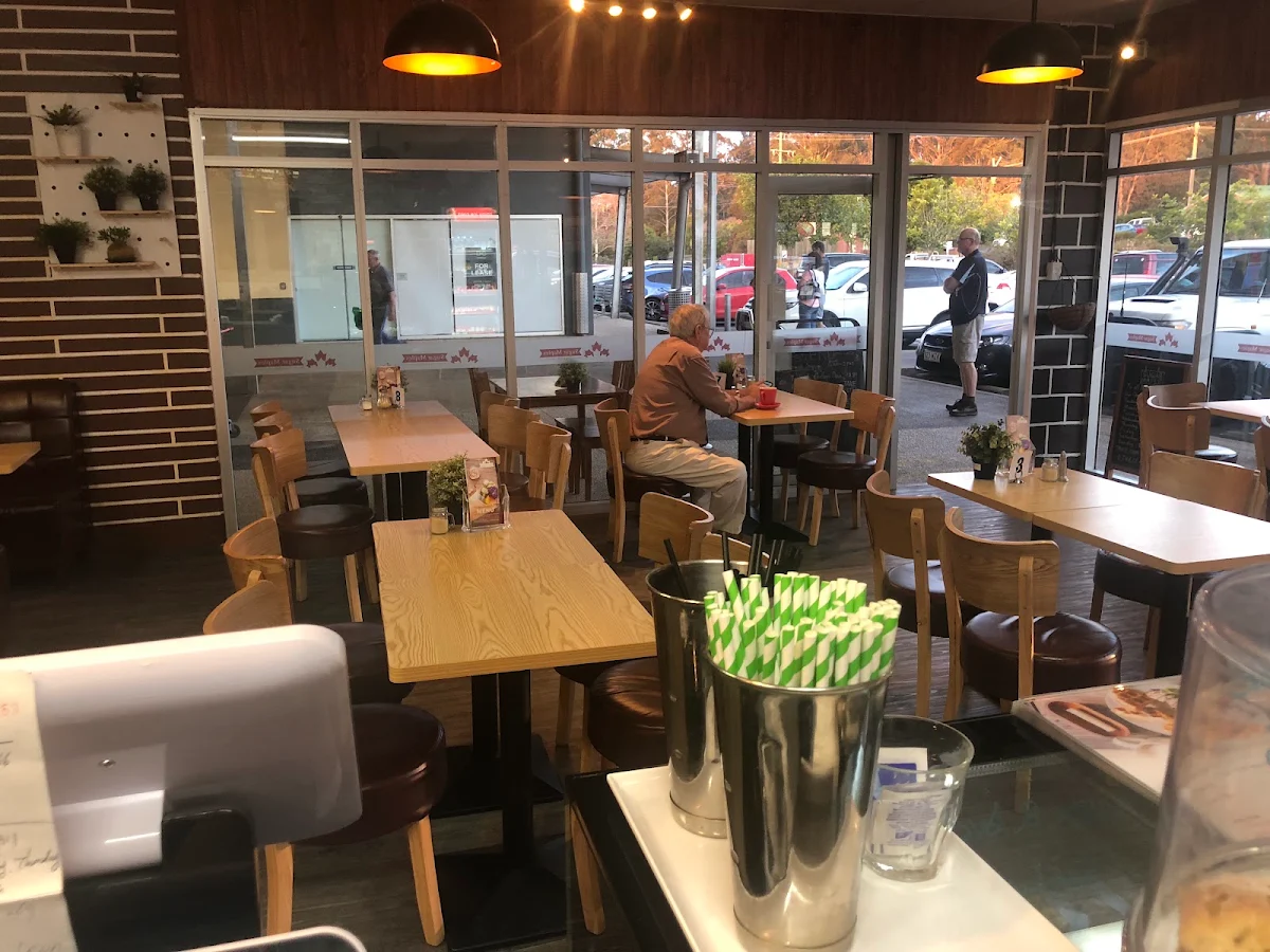 Vibe, Sugar Maple Japanese Restaurant & Cafe