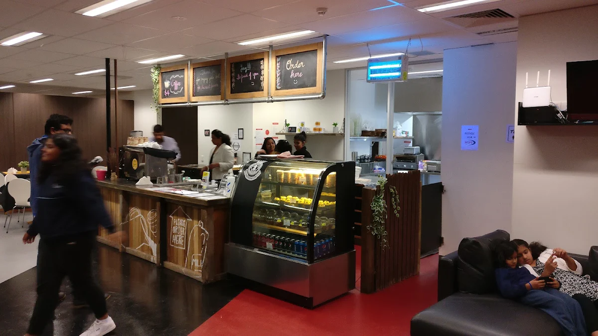 Vibe, PAID 4 U CAFE