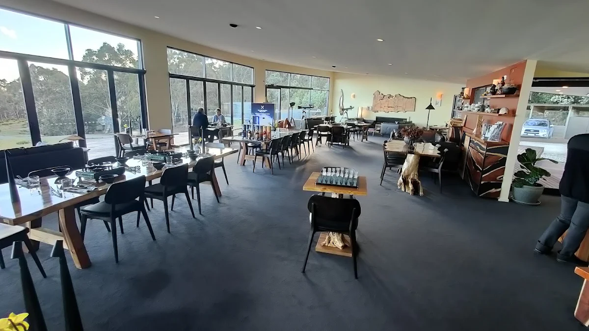 Vibe, Mount Paul Lounge