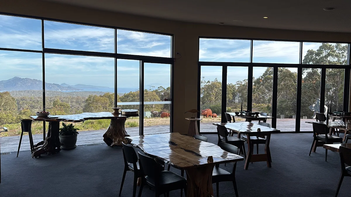 Vibe, Mount Paul Lounge