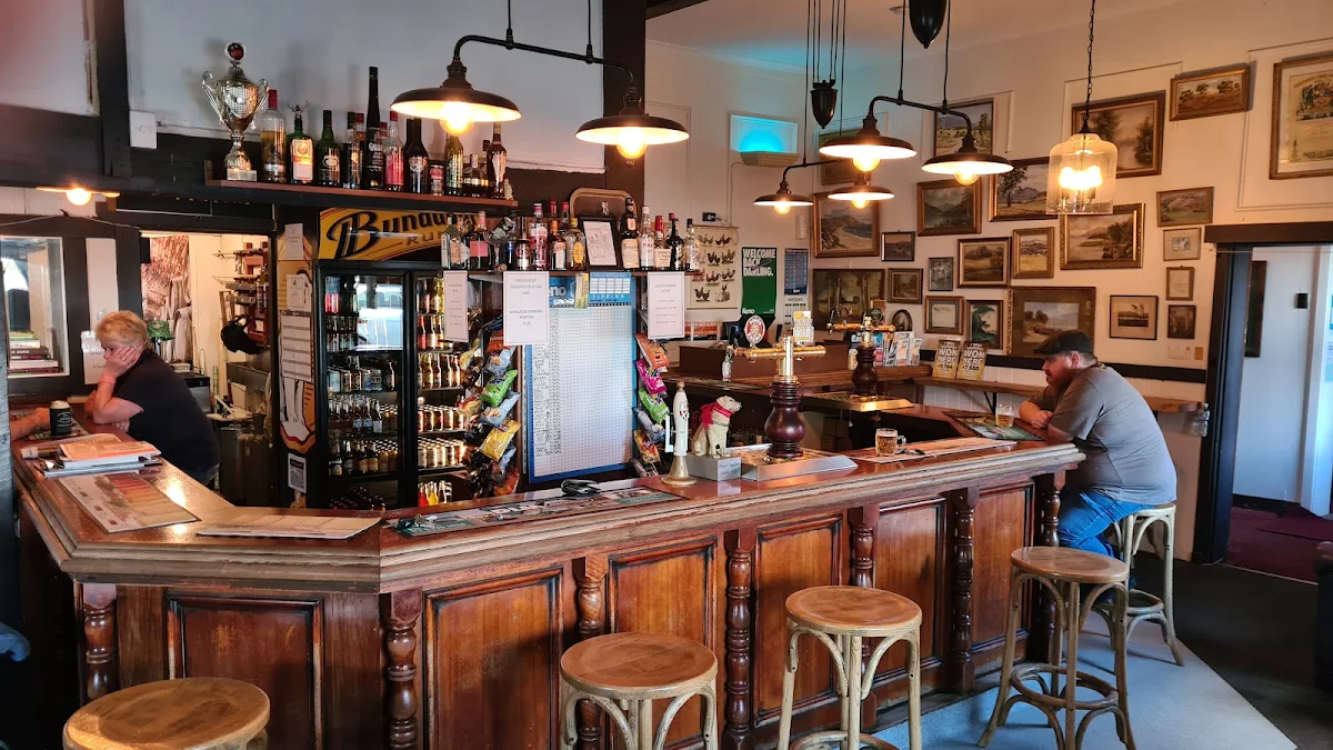 Vibe, Carrick Inn Hotel