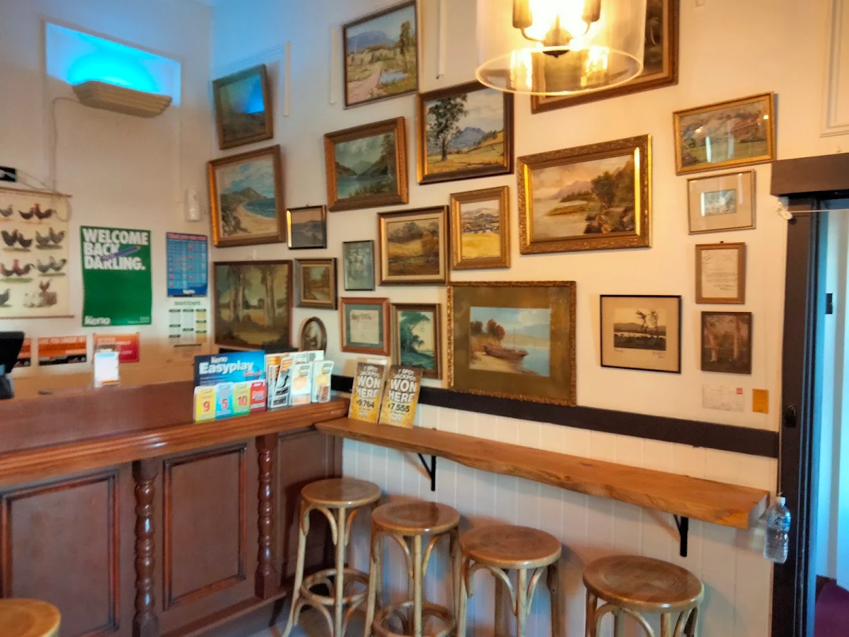 Vibe, Carrick Inn Hotel