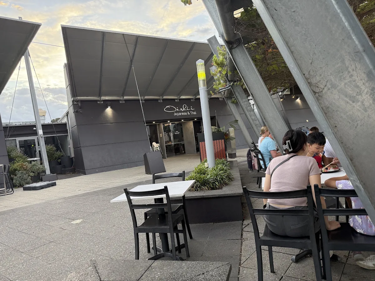 Vibe, Oishii Japanese and Thai Restaurant