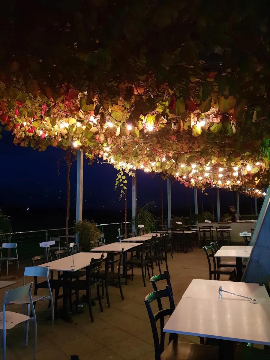 Vibe, Oishii Japanese and Thai Restaurant