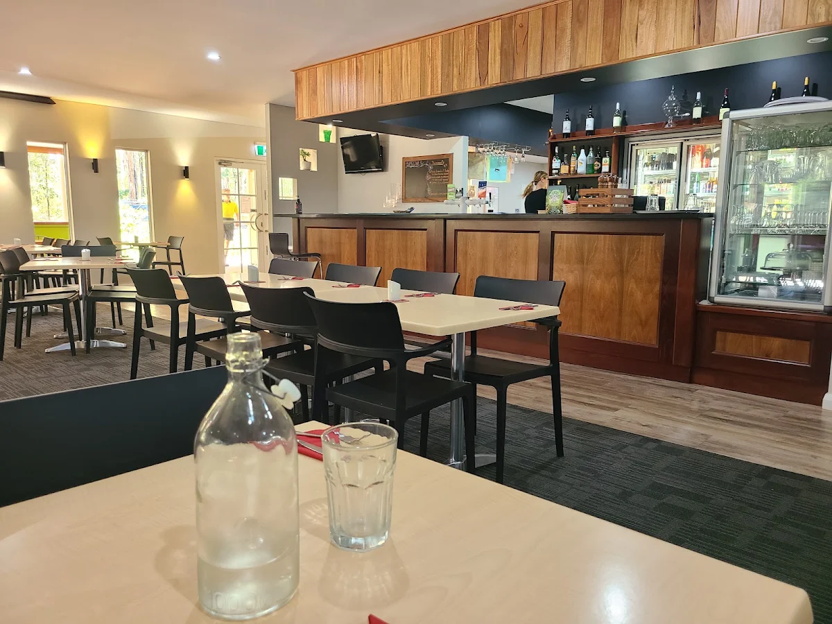 Vibe, Quinninup Tavern