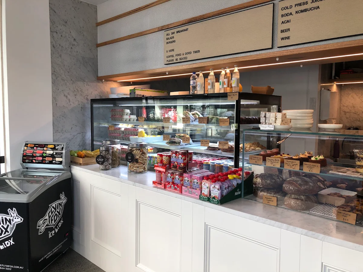 Vibe, Cafe Mckenzie