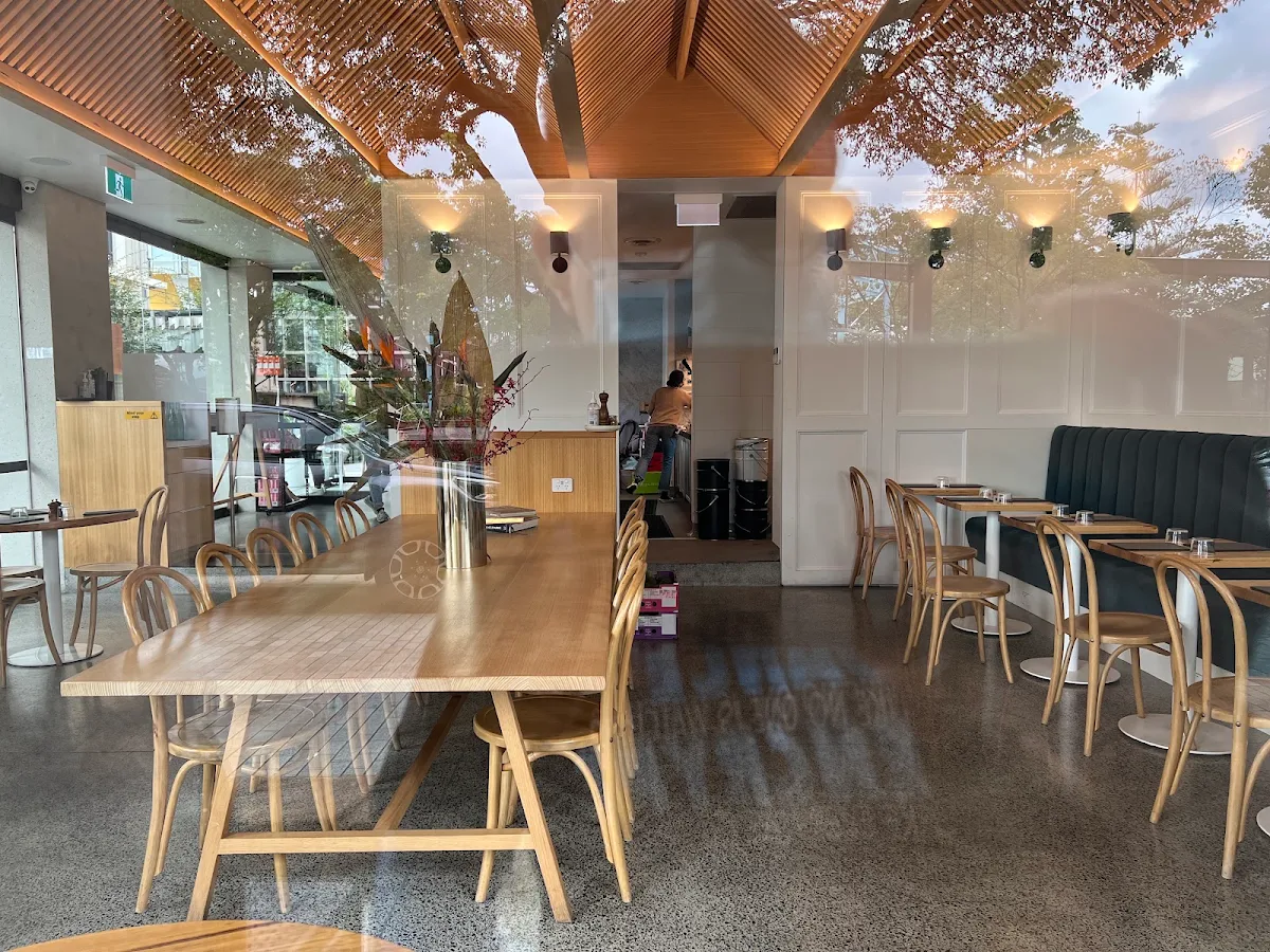 Vibe, Cafe Mckenzie