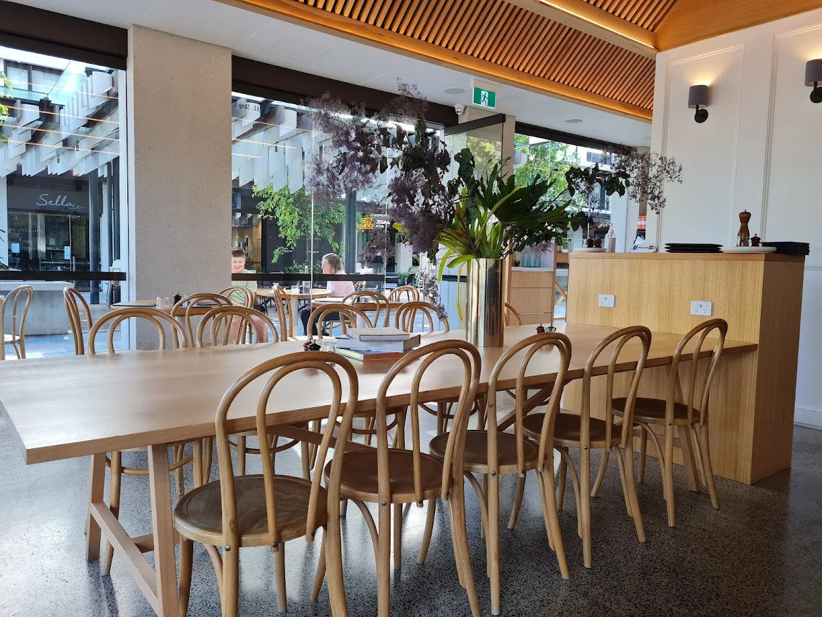 Vibe, Cafe Mckenzie