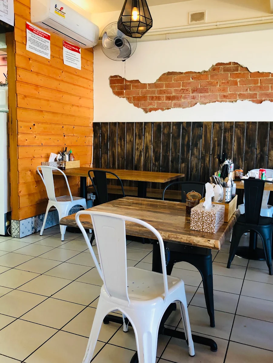 Vibe, Saigon Cafe