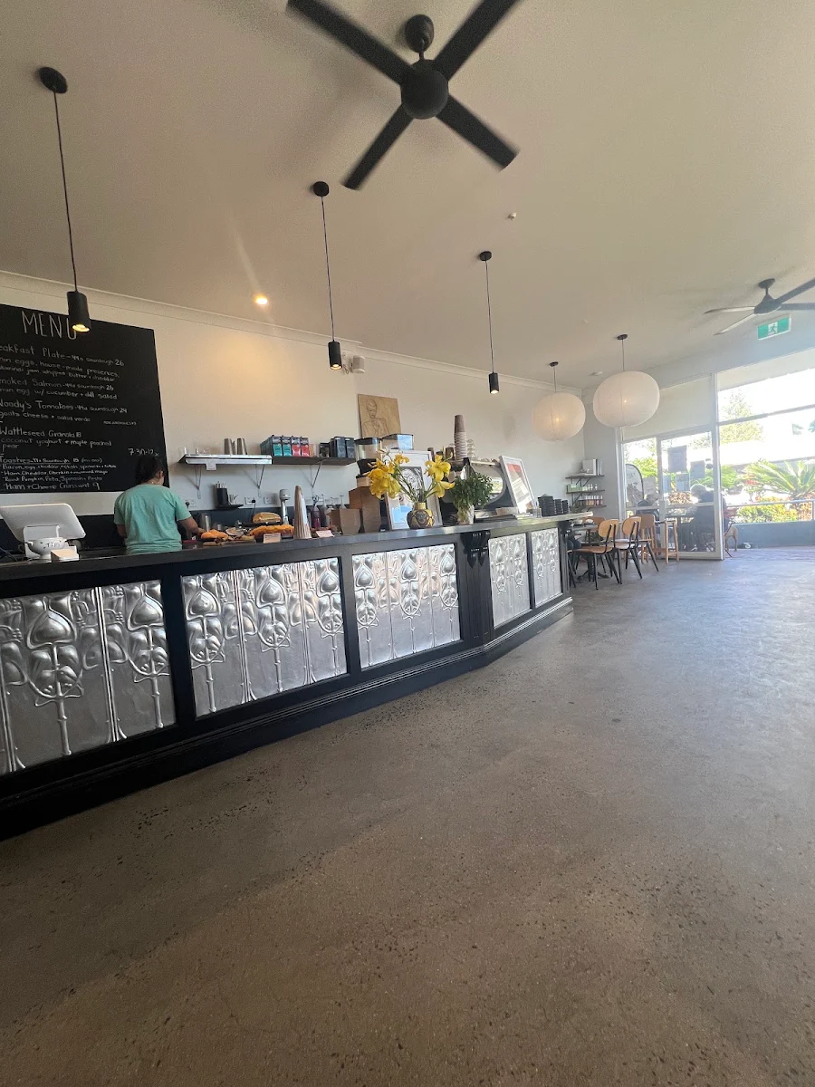 Vibe, Pinewood Corner Cafe